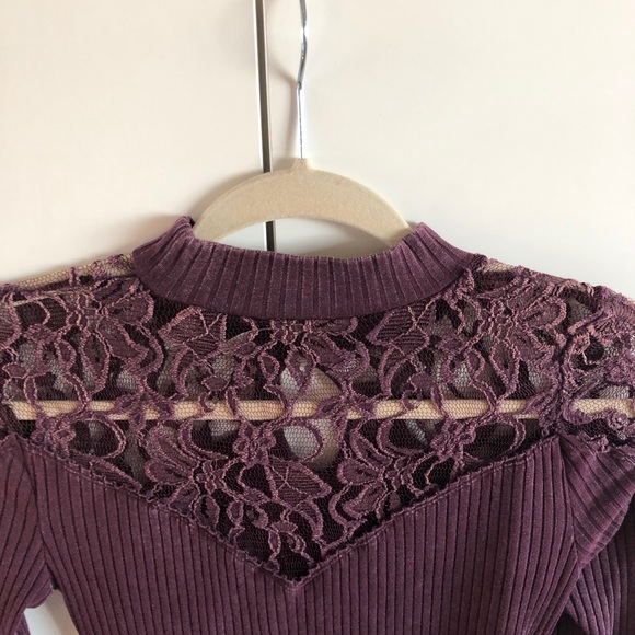FREE PEOPLE BURGUNDY TURTLENECK - Picture 2 of 5